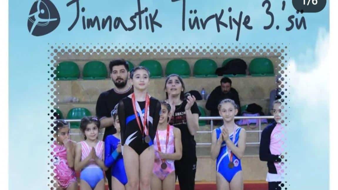 Irmak KARAKUŞ Türkiye Jimnastik Şampiyonası Küçükler Kategorisinde Üçüncü Olmuştur.