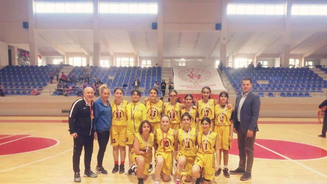 Yıldız Kız Basketbol Takımımız Kartal Birincisi Olmuştur.