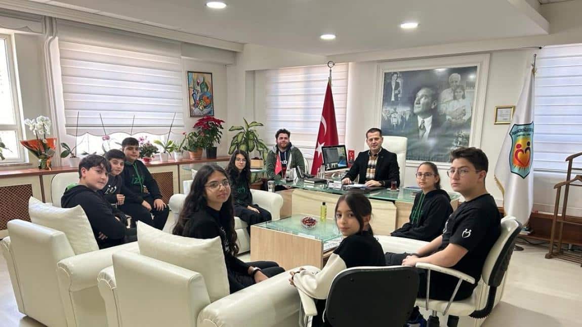 Öğrenci Meclisimiz Okul Müdürümüz Alper Aydın'ı ziyaret etti.